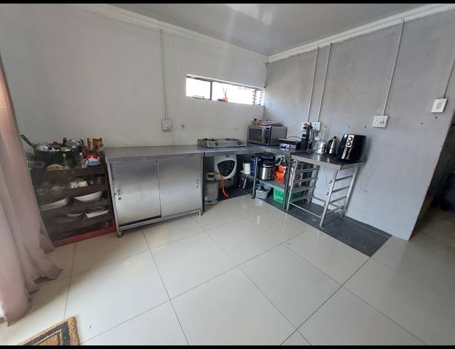 1 BEDROOM APARTMENT TO LET IN BIRCH ACRES